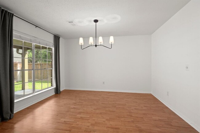 Building Photo - 6 E Stony Bridge Cir