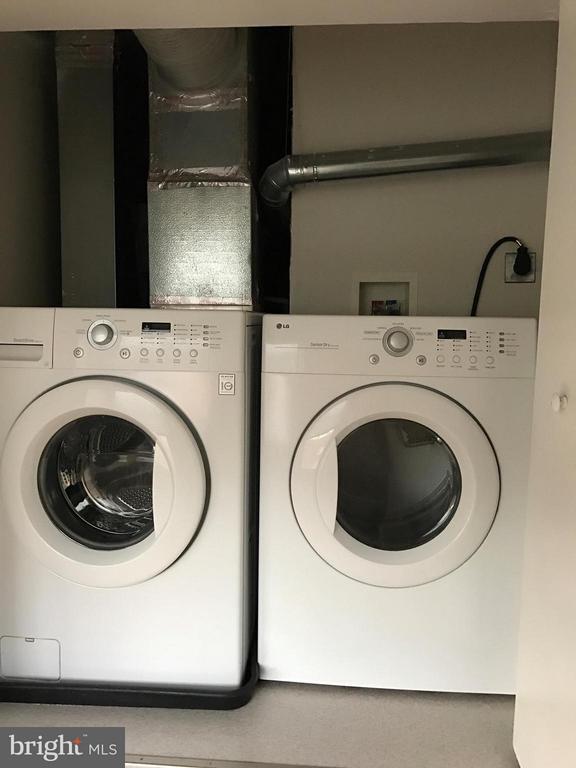 Building Photo - 218 E Chase St