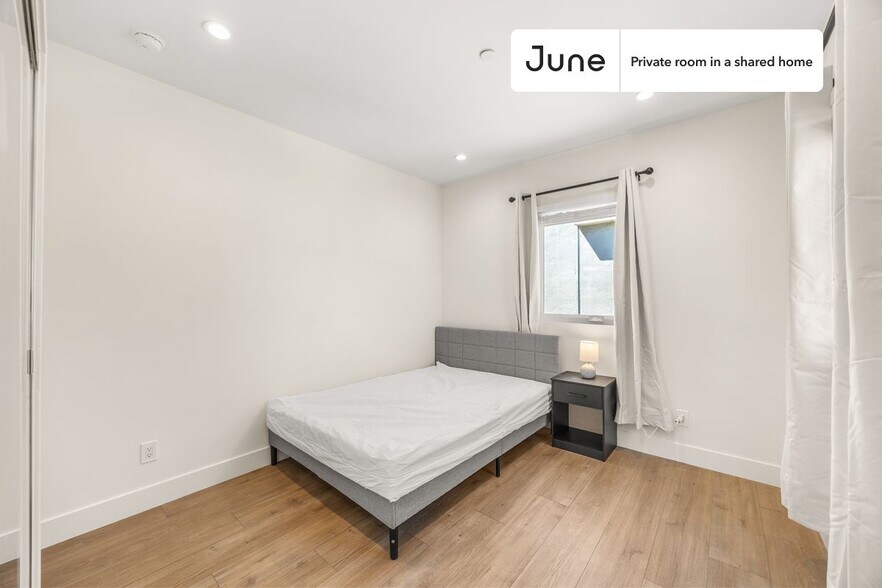 Building Photo - Room in Shared 4 bed/4 bath home