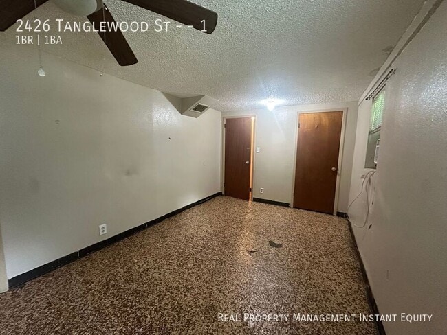 Building Photo - 2426 Tanglewood St