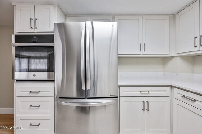 Building Photo - 17404 N 99th Ave