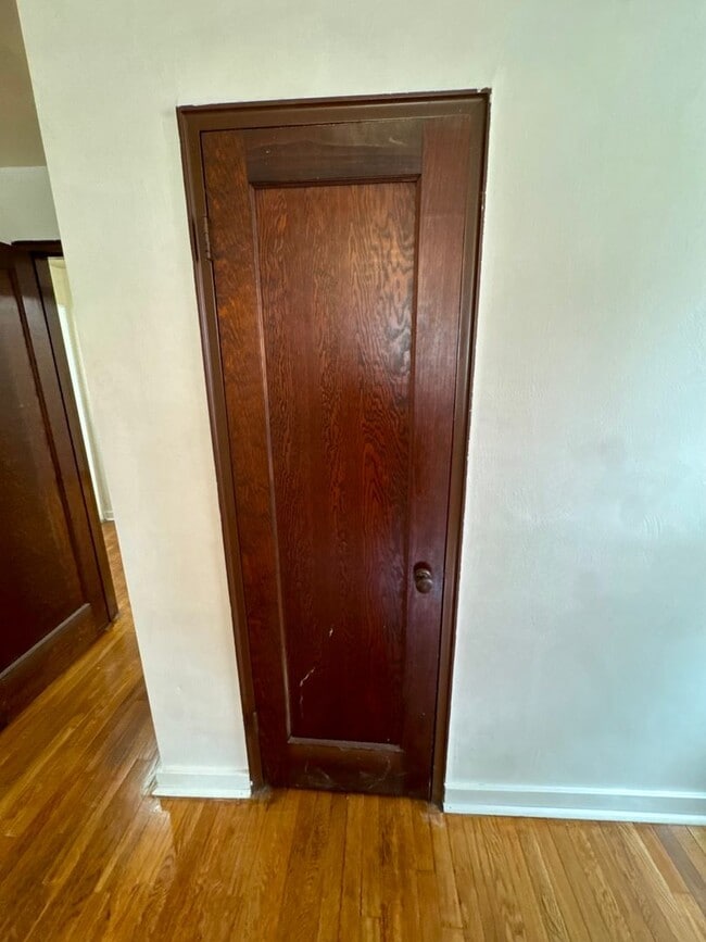 Building Photo - Charming 4 Bed 1.5 Bath house with BRAND NEW KITCHEN!!!