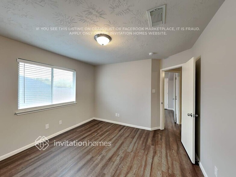 Building Photo - 11223 S Country Club Green Dr