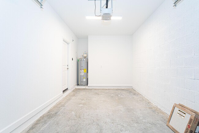 Building Photo - 630 SE Lk Fls St