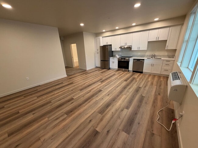 Building Photo - Brand New 2 bedroom 1.5 bath unit