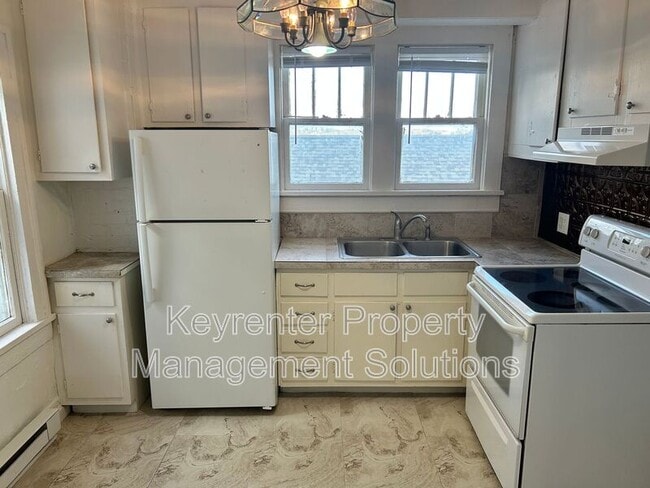 Building Photo - 1014 Hall St