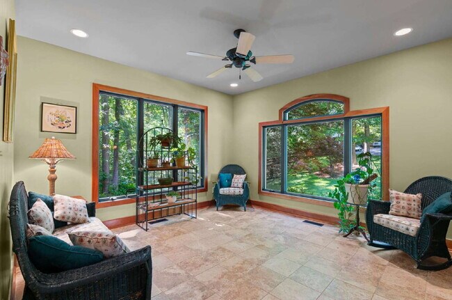 Building Photo - Luxurious 5-Bed Sanctuary with Scenic View...