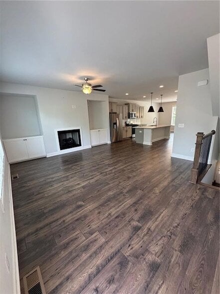 Building Photo - 1202 Ainsworth Alley