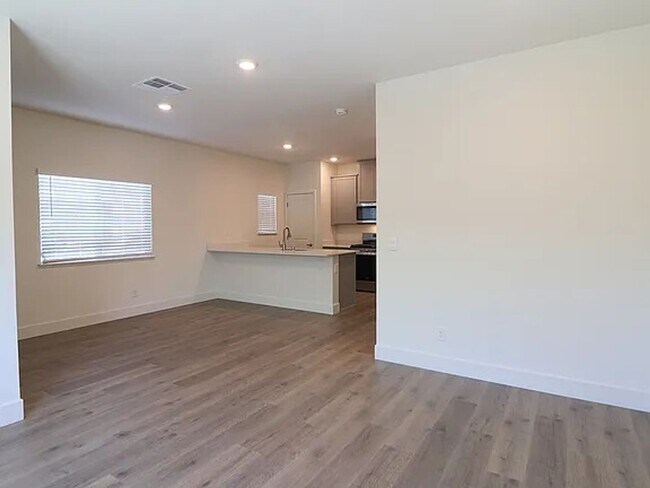 Building Photo - $2295.00 REDUCED - BRAND NEW - GRANITE - S...