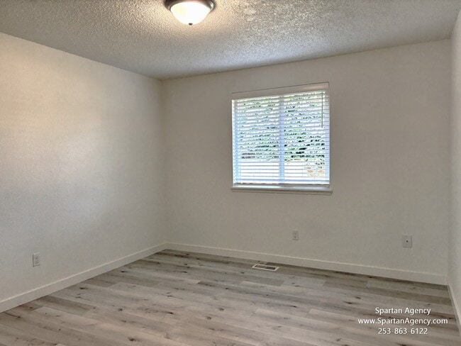 Building Photo - 13920 126th Ave E