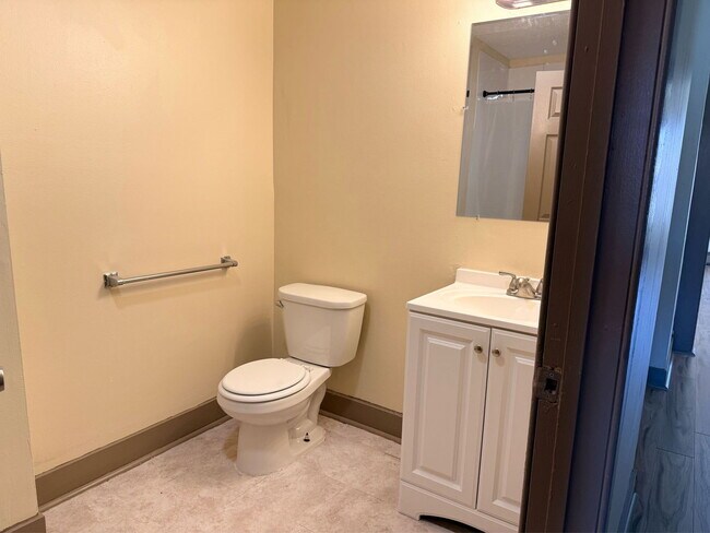 Building Photo - 44 Alden St