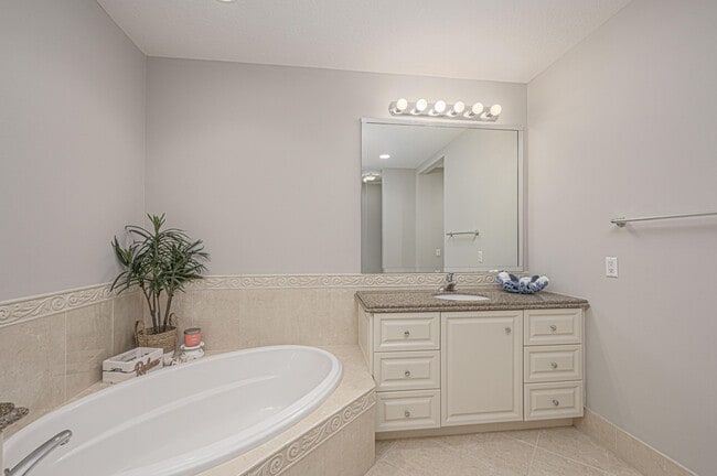 Building Photo - 7 Harbour Isle Dr E