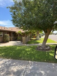 Building Photo - Updated Pool Home in Engler Estates