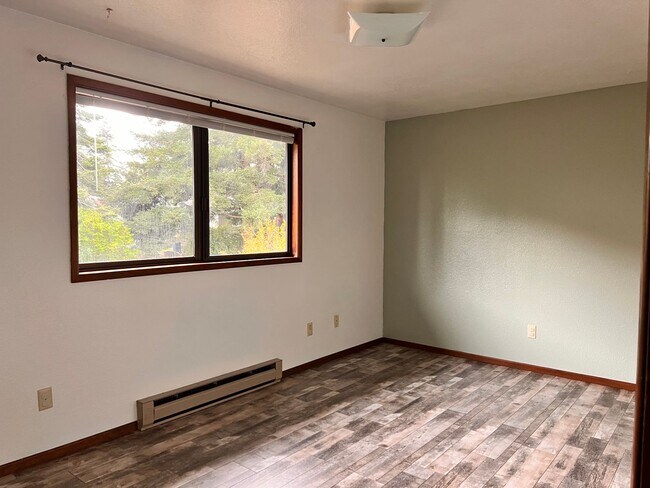 Building Photo - 2135