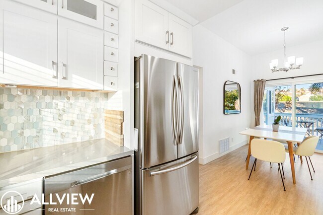 Building Photo - OCEAN VIEWS AND UPGRADED 2 BED/ 2 BATH UPP...