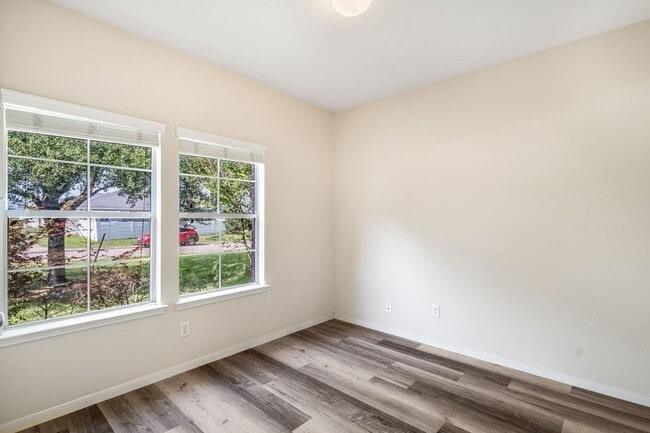 Building Photo - Charming 3-bedroom, 2-bath single-family h...