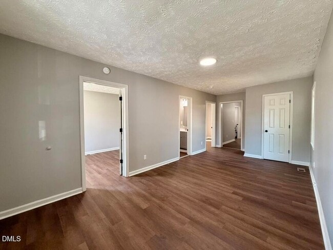 Building Photo - 1002 E Harnett St