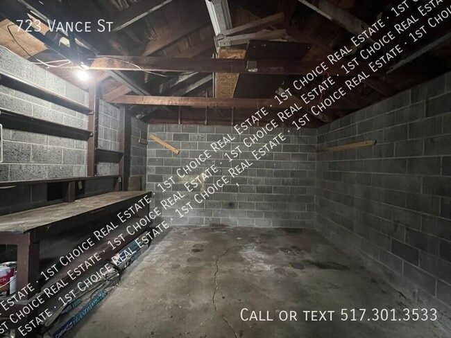 Building Photo - 723 Vance St
