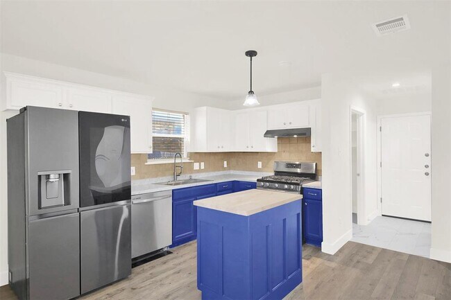 Building Photo - 641 Fort Thomas Pl