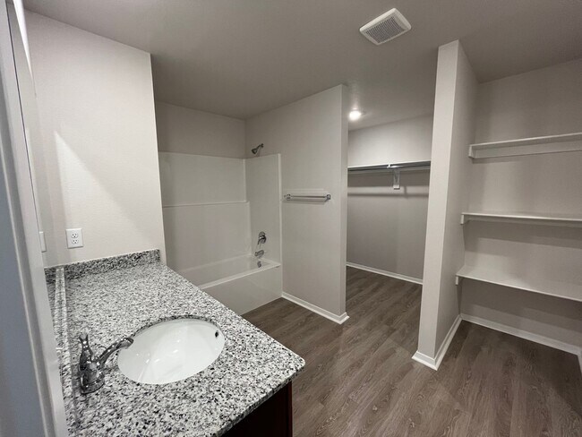 Building Photo - Available Now: Newer 4 Bed, 2 Bath Home in Pea Ridge – Modern Living Awaits!