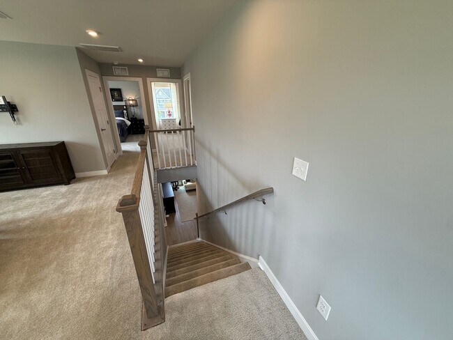 Building Photo - Never loved in Model Homes