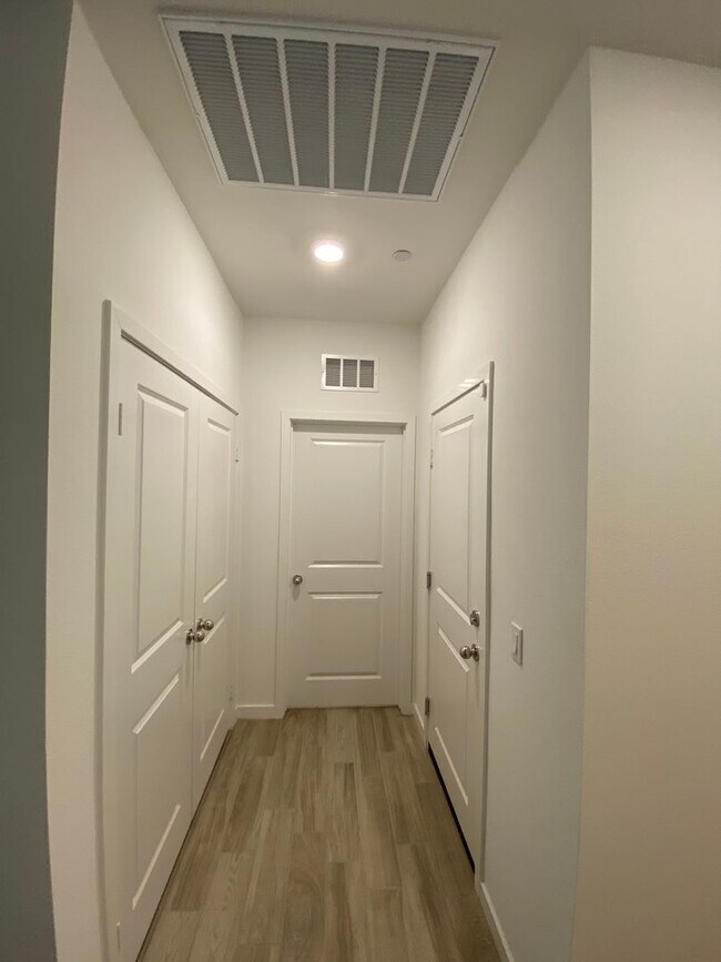 Building Photo - Beautiful Home with Solar