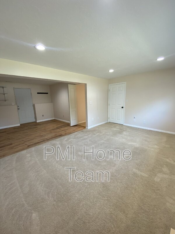 Building Photo - 1183 N 200 E