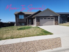 Building Photo - * GAME-CHANGING-MOVE-IN-SPECIAL * 4 Bedroom, 3 Bathroom with Office for Rent
