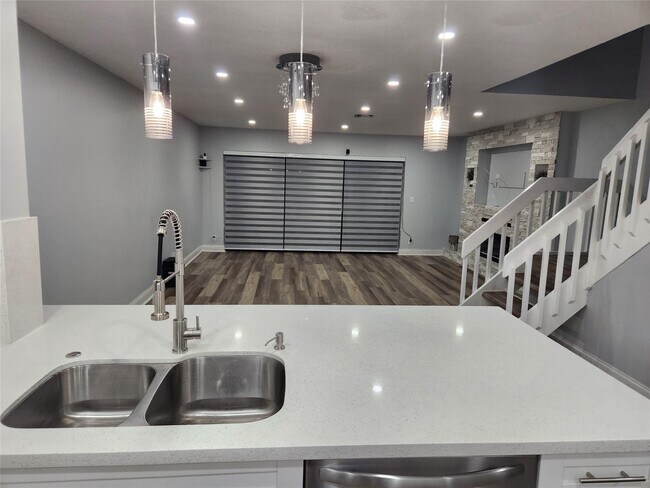 Building Photo - 3667 Carambola Cir N