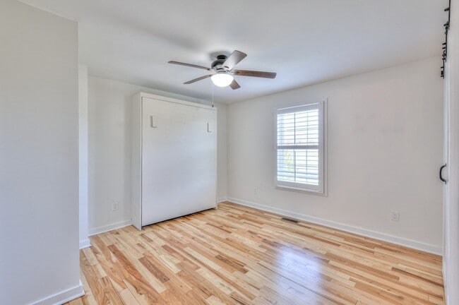 Building Photo - 1059 S Cross Bridges Rd