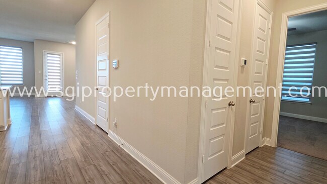 Building Photo - 1922 Renwick Dr