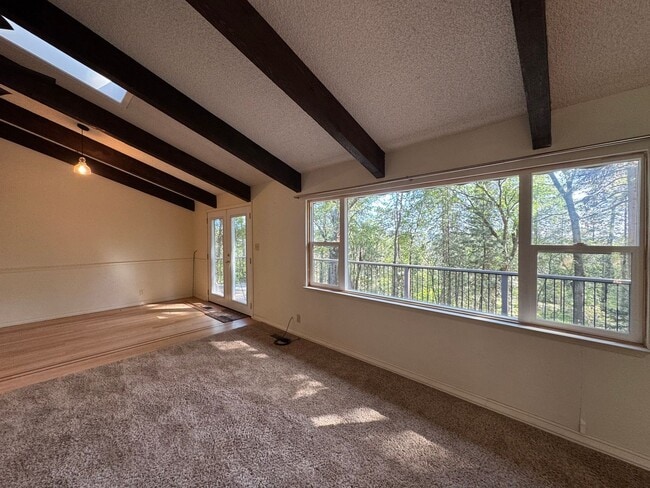 Building Photo - 4-bed 3-bath home in Nevada City!
