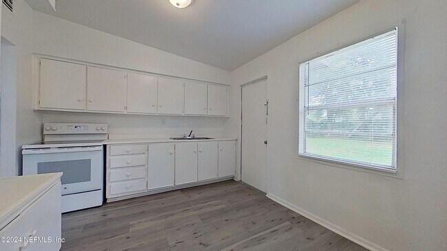 Building Photo - 2612 Ector Rd N