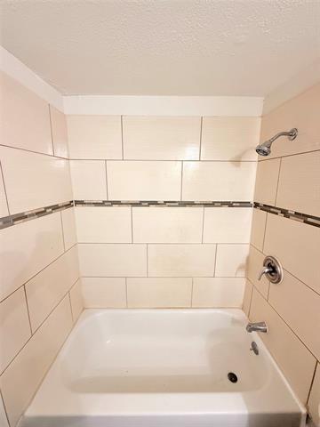 Building Photo - 6032 Westridge Ln