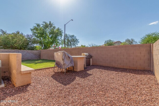 Building Photo - 12910 W Glenrosa Dr