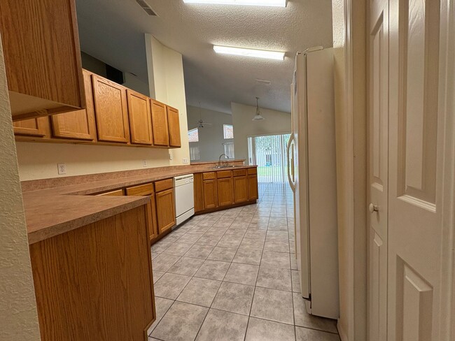 Building Photo - 2 Story Home. 3bed/3bath home/bonus room