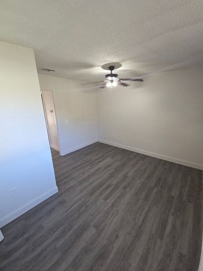 Building Photo - 2-Bedroom, 2-Bathroom Condo in Land O' Lakes