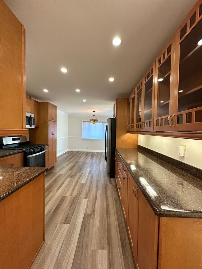 Building Photo - Updated Goleta Home Located in Desirable Santa Barbara Shores