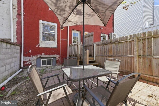 Building Photo - 525 Morse St