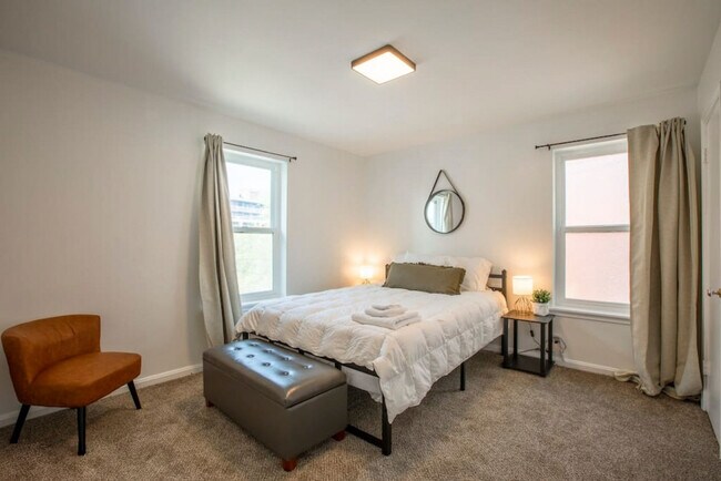 Building Photo - 239 N Center St