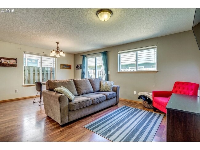 Building Photo - 422 Donna Dr