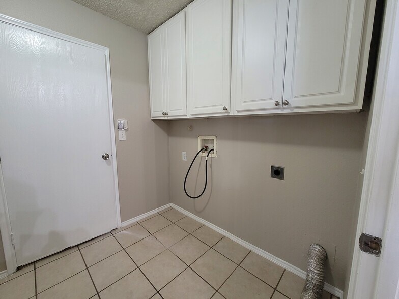 Building Photo - 4203 Falcon Dr