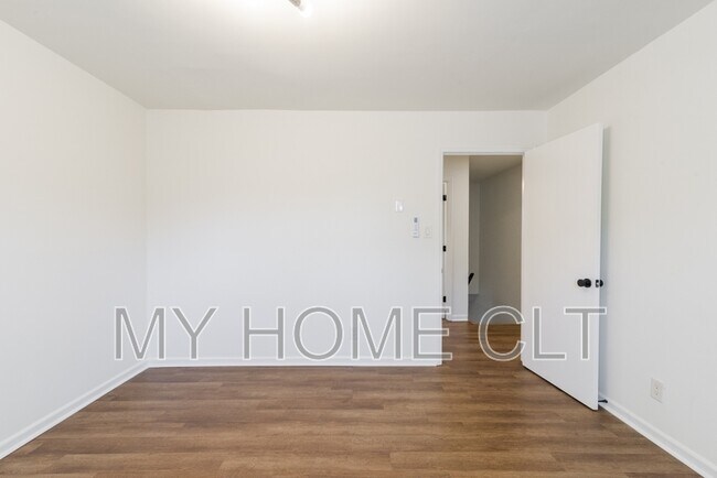 Building Photo - 929 Cantwell St