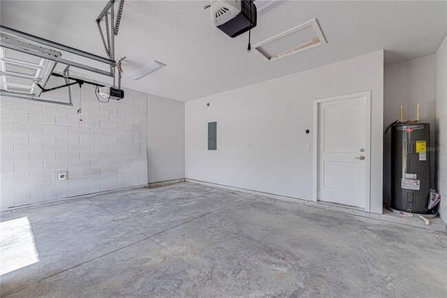 Building Photo - 233 N Pine Ave