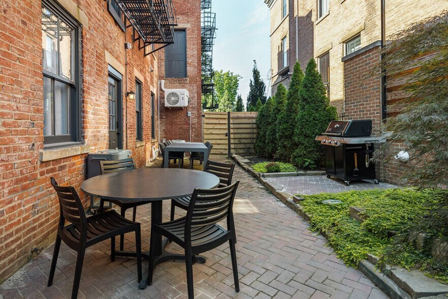 Building Photo - 1326 Broadway-SI ID1324946P