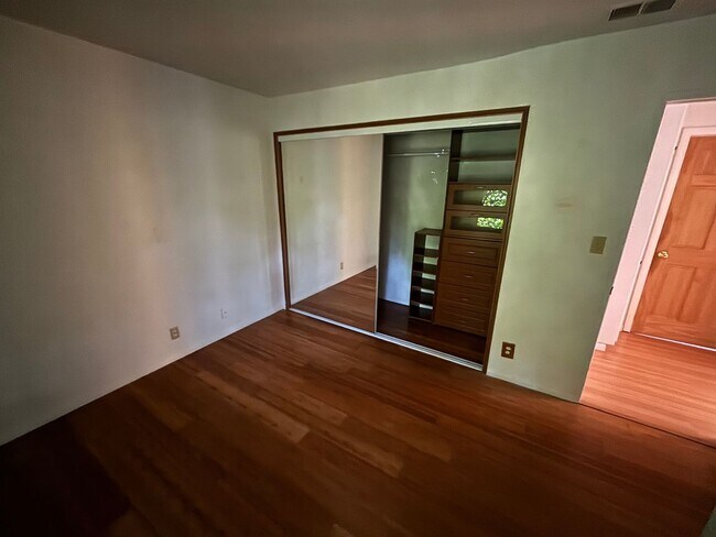 Building Photo - 630 Pine Spring Ln
