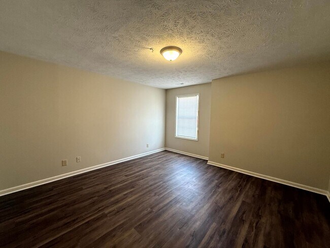 Building Photo - 301 Warton Ln