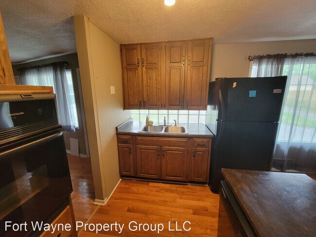 Building Photo - 3 br, 2 bath House - 4332 Wyandotte Dr
