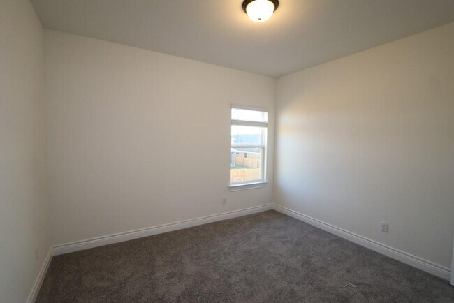 Building Photo - 109 White Magnolia Cv