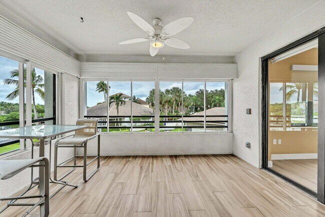 Building Photo - 827 Oak Harbour Dr